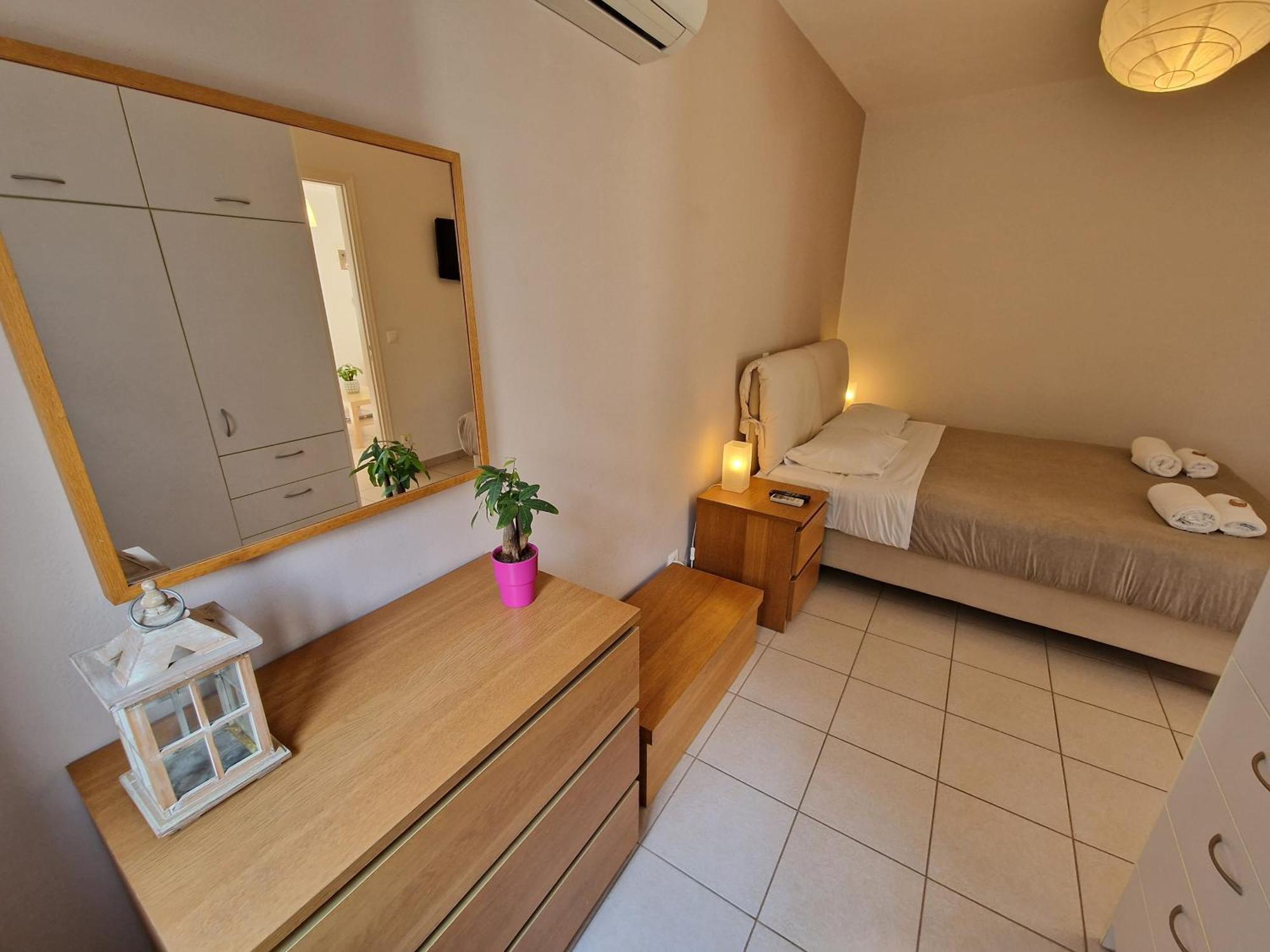 Karaoulanis Apartments Άνδρος Δωμάτιο φωτογραφία
